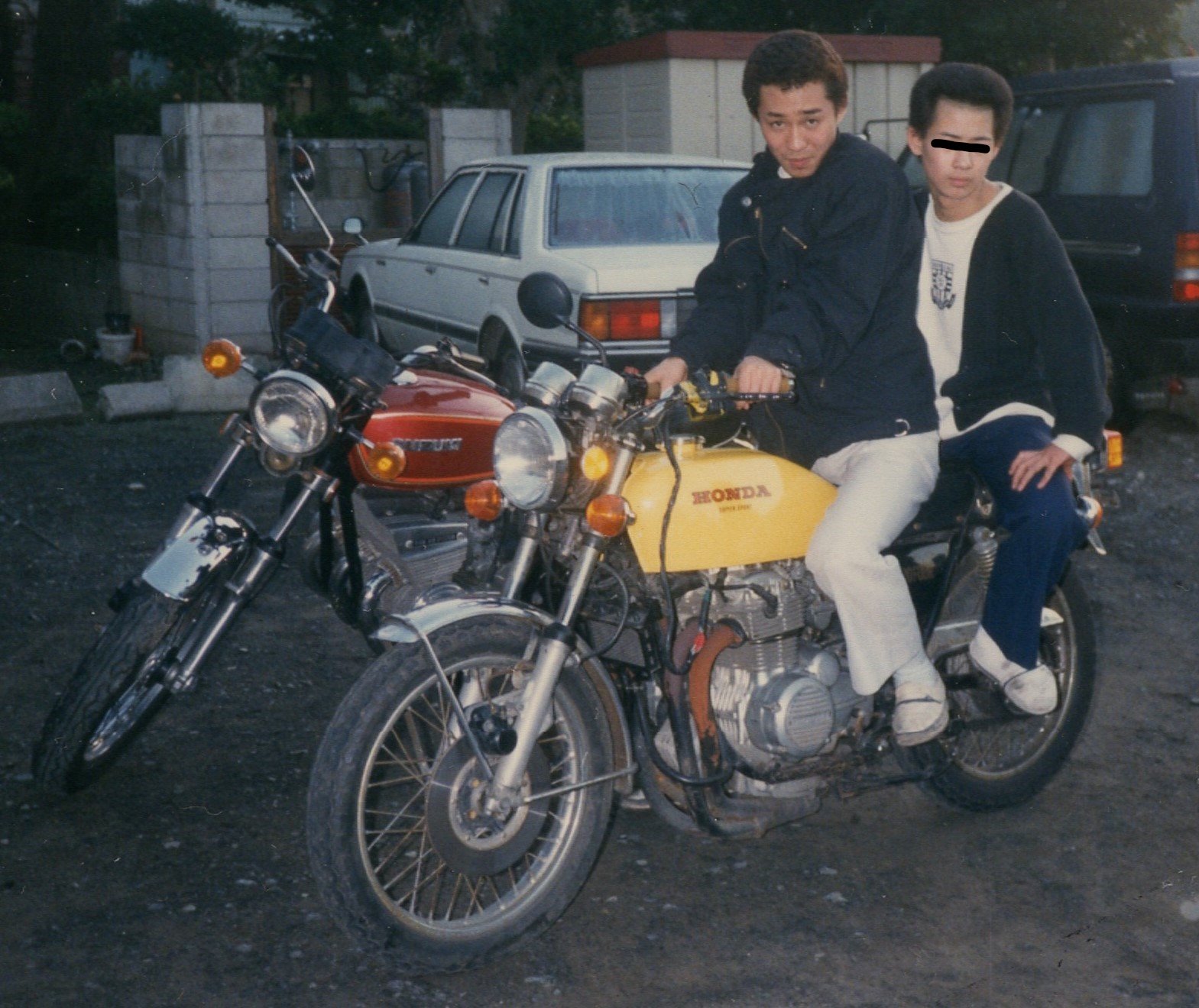 クズ夫 押忍 クズ夫っス しぼりハンのヨンフォアです 髪型は短髪パンチ これが当時の暴走族の基本中の基本スタイルです 隣のサンパチは 友人のです T Co T4on4wqxpf Twitter クズ夫 押忍 クズ夫っス しぼりハンのヨンフォアです 髪型は短髪パンチ これが当時の暴走族の基本中の基本スタイルです 隣のサンパチは 友人のです T Co T4on4wqxpf Twitter