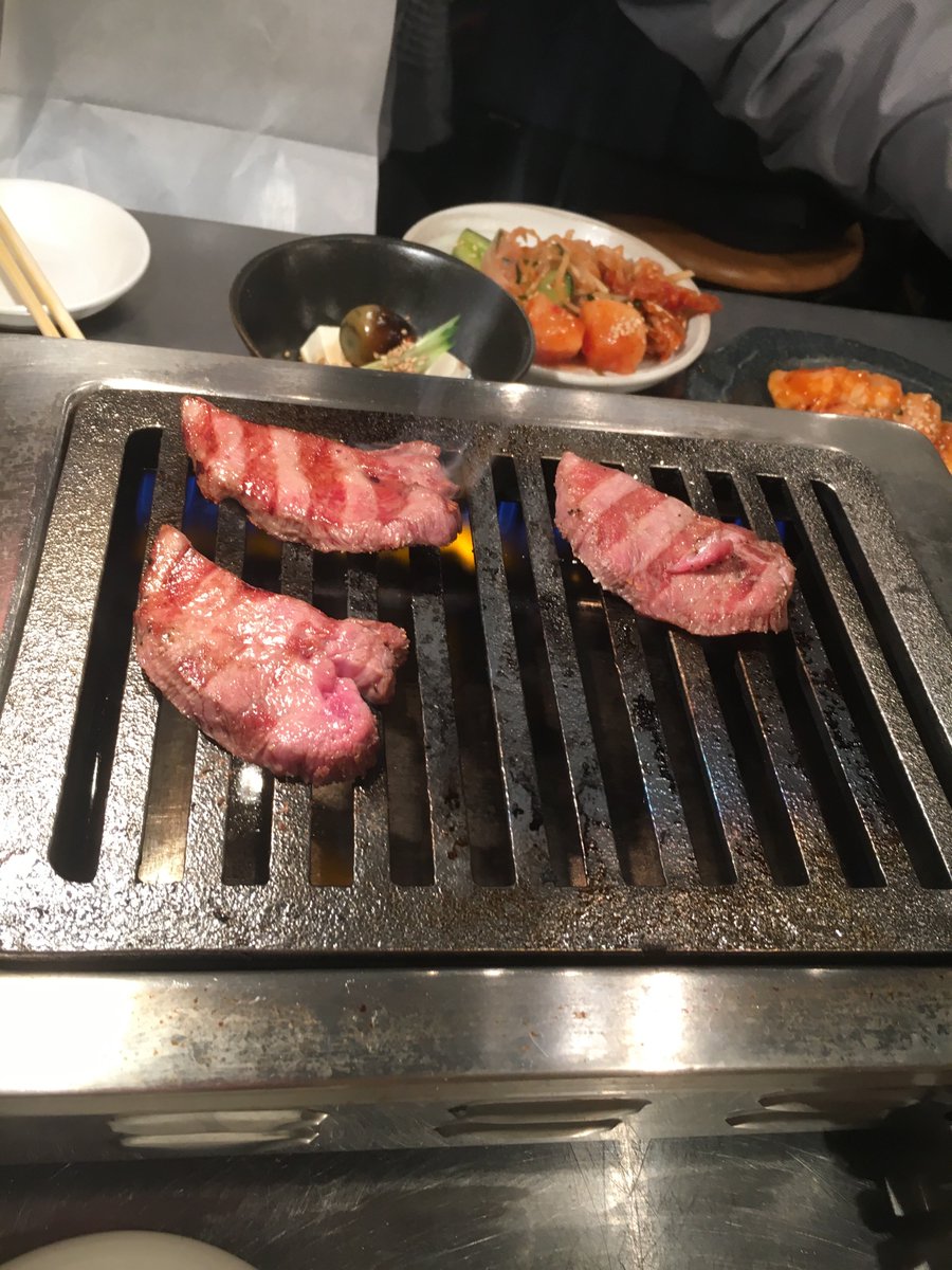 うりうり 歌舞伎町で安くて美味しいホルモン焼肉 薬膳もつ鍋屋さんみつけました 国産黒毛和牛の新鮮プリプリ柔らかホルモン 焼肉480円 ってやすすぎませんかー大丈夫 って思ったら ホルモン嫌いも大好きになるくらい臭みもゼロの新鮮トロトロうましな焼肉