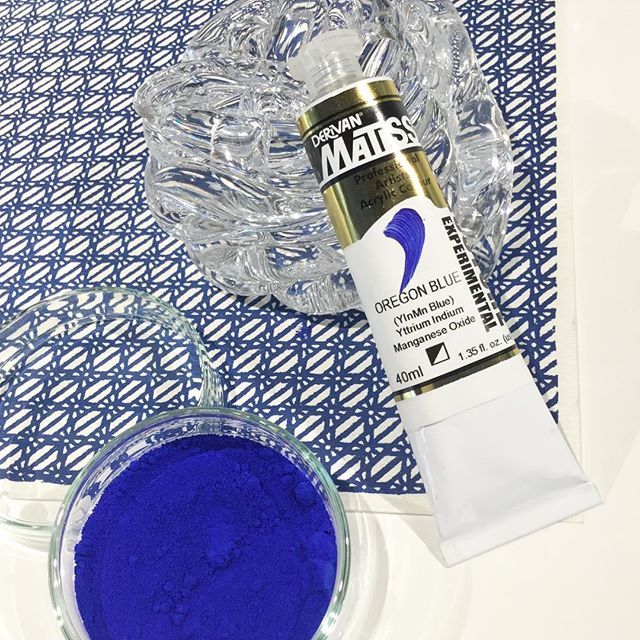 pigment_tokyo's tweet photo. YInMn Blue is the newest blue color 💙
it was founded at the scientific labo in Oregon.
it doesn’t change the color under UV 🌈🌈🌈 #pigmenttokyo
#blue
#newcolor
#acryliccolor
#derivan https://t.co/olidowjfXE https://t.co/7vqQkIfkPI