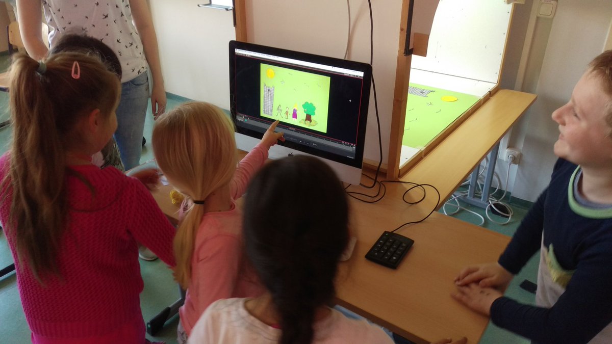 PiXEL_Fernsehen's tweet photo. Trickfilmprojekt in der Grundschule am Bieblacher Hang. Zweite Klasse auf Entdeckertour. https://t.co/WmqBLPeDaY