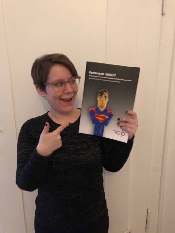 Transfer_pB's tweet photo. Freuen uns über die vielen Bestellungen der Broschüre „Gemeinsam stärker!? Kooperationen zw. außerschulischer politischer Bildung und Schule“ & über die positiven Rückmeldungen, wie z.B. von unserer ehemaligen Kollegin Barbara Christ #polBil #jtpb17 https://t.co/oHT8Dy7p1V https://t.co/ebj8TQi1wN