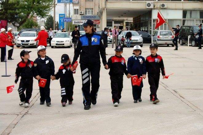 Huzurumuzun ve güvenliğimizin teminatı Türk Polis Teşkilatı'mızın 173. kuruluş yıldönümü kutlu olsun. Şehitlerimizi rahmet ve minnetle yad ediyoruz.
#TürkPolisTeşkilatı