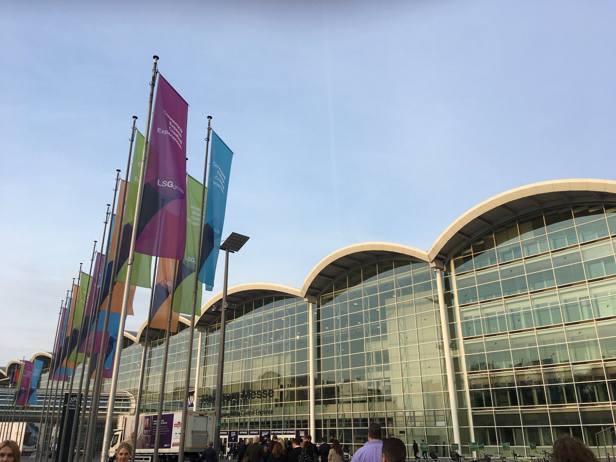 lufthansaNews's tweet photo. The #AIX18 and #WTCE2018 open theirs doors in Hamburg. If you are planning a visit, meet @LHTechnik at booth 6B80, @LH_Systems at booth 4B11 and the #LSGGroup at the booths 1D20 &amp; 1E20. For more information: https://t.co/P1eR6rxoBD, https://t.co/IPrViSemkx https://t.co/TsRCOhWPiq