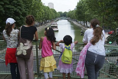 Anne_Hidalgo's tweet photo. #Paris prend soin des familles ! Demain, venez participer au lancement du #FamLab, ce laboratoire où parents et enfants inventeront les futures politiques publiques pour rendre @Paris toujours plus accueillante pour les 265.000 #familles parisiennes
👉https://t.co/O6XxMh5Org https://t.co/EtBaL49us7