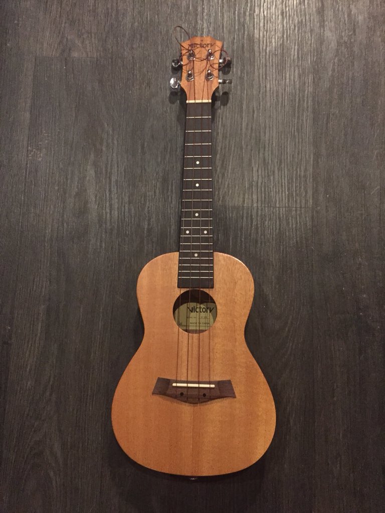 pmansellukulele's tweet photo. Student bought this unusual victory concert Uke in yesterday. Thin body. Played and sounded very nice. #ukulele #victoryukulele #concertukulele #classicalukulele https://t.co/Xqbht3MQz9