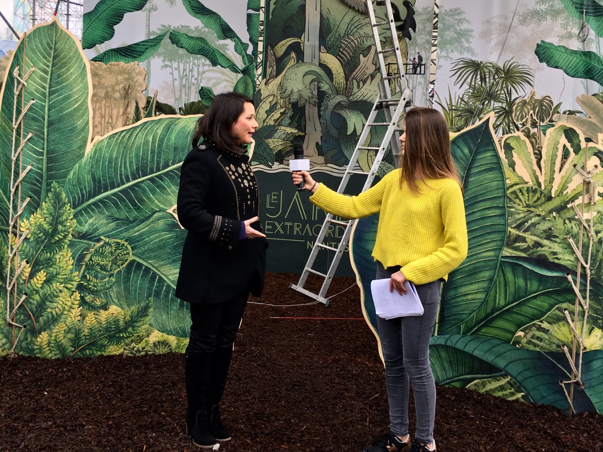 AliceBarraja's tweet photo. Avant le vrai point presse, @Johanna_Rolland se prête au jeu de l’Echo de la carrière et répond aux questions des journalistes en herbe du collège de Chantenay #nantes https://t.co/ubLXZSR6ts