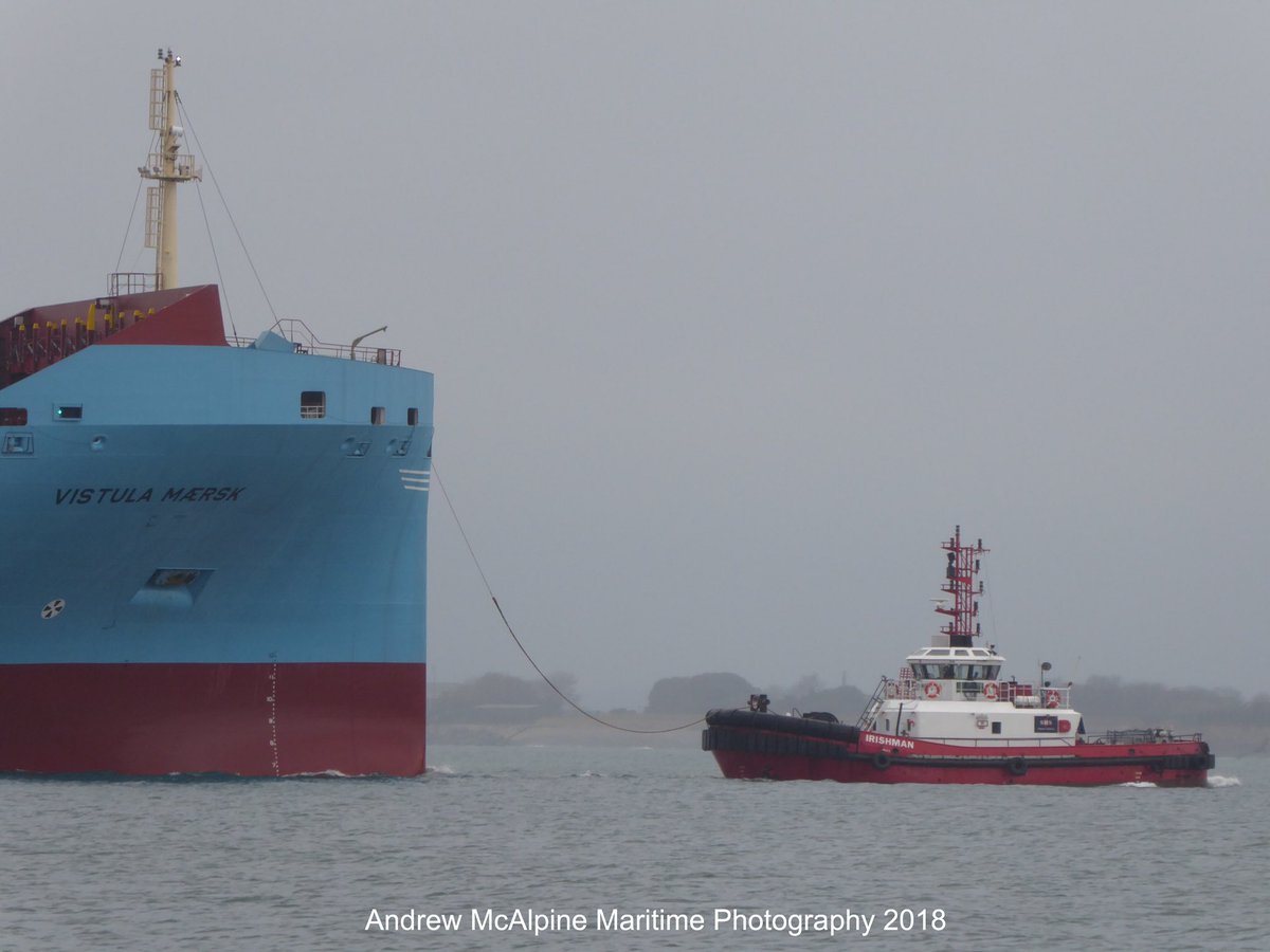 Maritimegeek's tweet photo. Rush hour in the Solent as @SMSTowage tugs Irishman and Guardsman assist @MaerskLine #VistulaMaersk while @HovertravelLtd #SolentFlyer passes bound for #Ryde #shipping #ukports https://t.co/Q3Eqaz2RZO