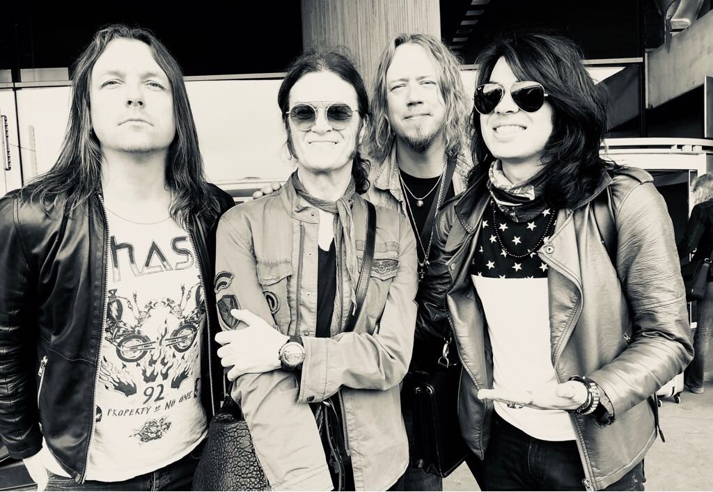 glenn_hughes's tweet image. Good morning ☀️ we are flying to Santiago today to start the South American tour🔥 here with my lads @Soxelisox #jayboe #ferescobedo #holyman 🌏🌎🌎✌️💜