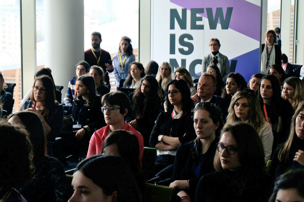 giuliamarcolli's tweet photo. #InspiringWomen! Alcune professioniste di @Accentureitalia si raccontano alle ragazze invitate all'evento #Stemgirls in #ACINMilan tante storie diverse, tanti modi differenti per vivere l'#innovazione #womenpower #STEMinthecity 👩‍💼 https://t.co/oHu4xJLKts