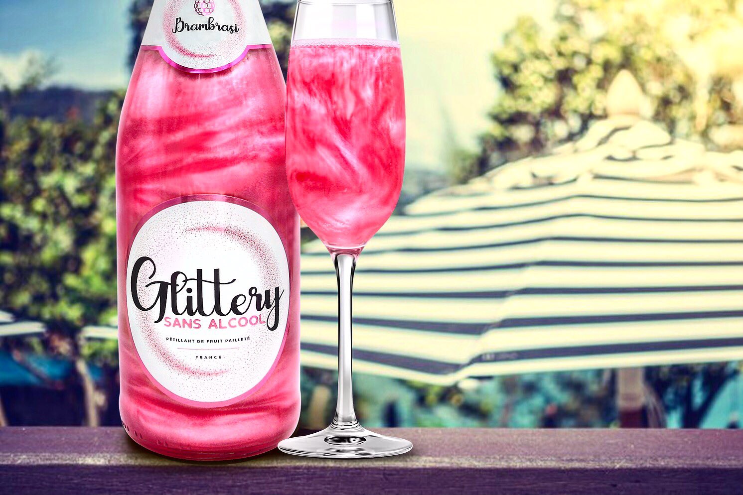 glittery.officiel on X: 🇫🇷GLITTERY SANS ALCOOL Nouvelle gamme de  boissons au contenu coloré & pailleté. Paillettes alimentaires 100%  naturelles! #glitterysansalcool #color #cocktails #cocktail #bulles  #barista #marketing #baristalife #blog #blogger