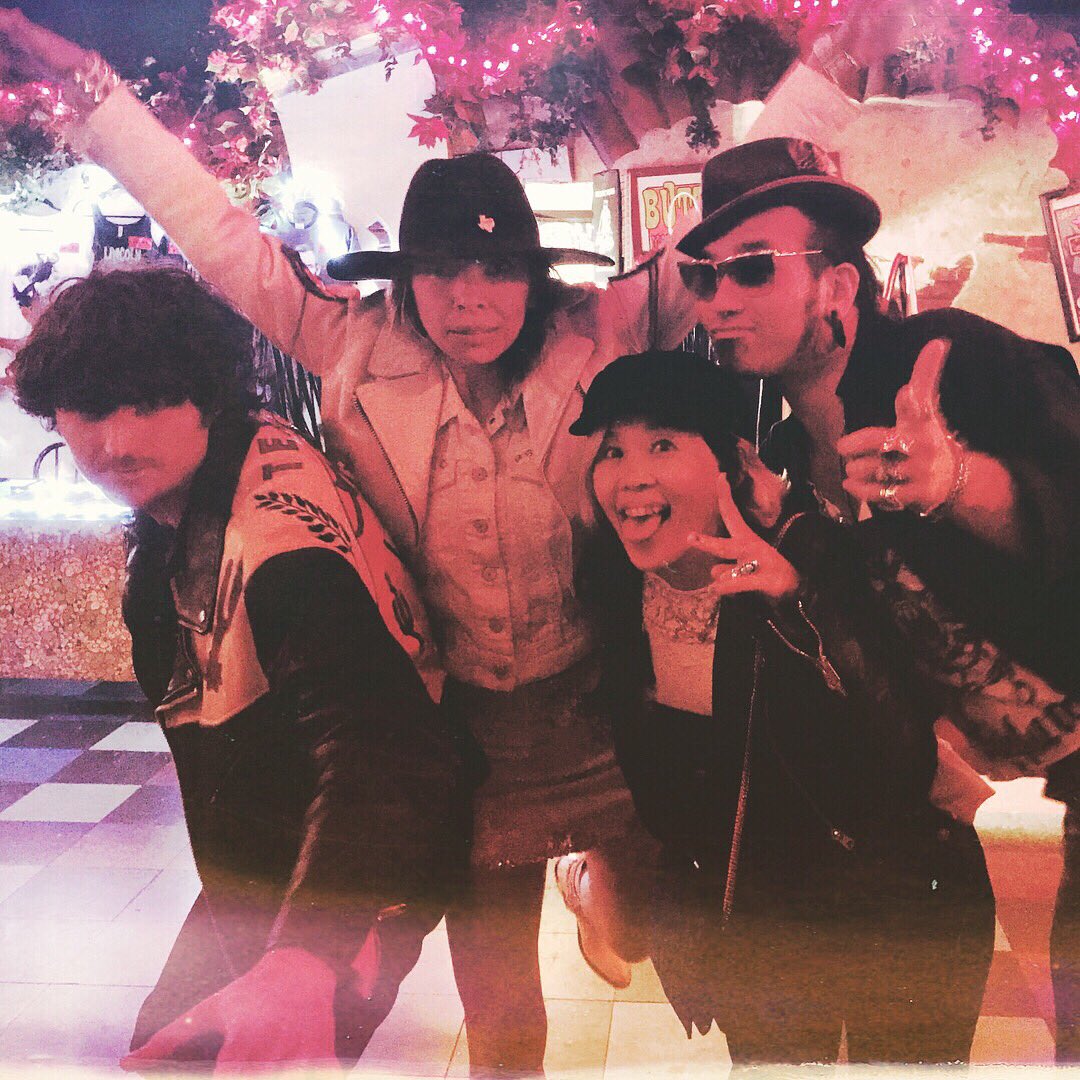 EMGT_official's tweet photo. FUCKYEAH!!!!!
GHOST WOLVES 👻🐺⚡️ Killed it!
#theghostwolves #electricmachineguntits #emgt @TheGhostWolves https://t.co/CuYotYQifn