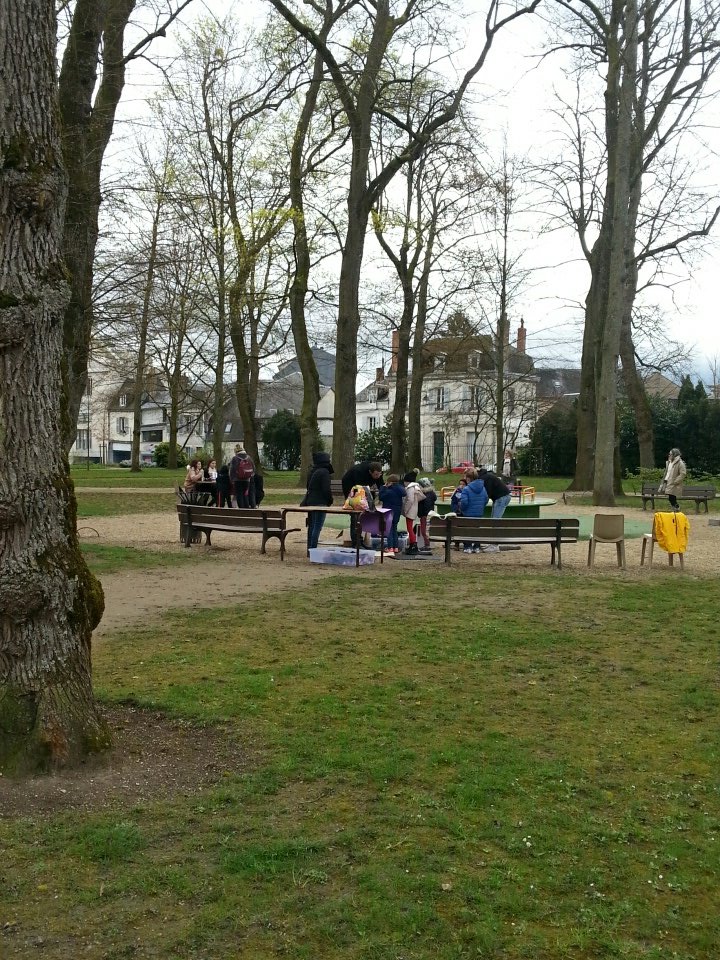 mapsyEN's tweet photo. Semaine de la maternelle, des jeux  au jardin pour les classes accueillies #Bourges #teammaternelle https://t.co/ZmN8y39GEu