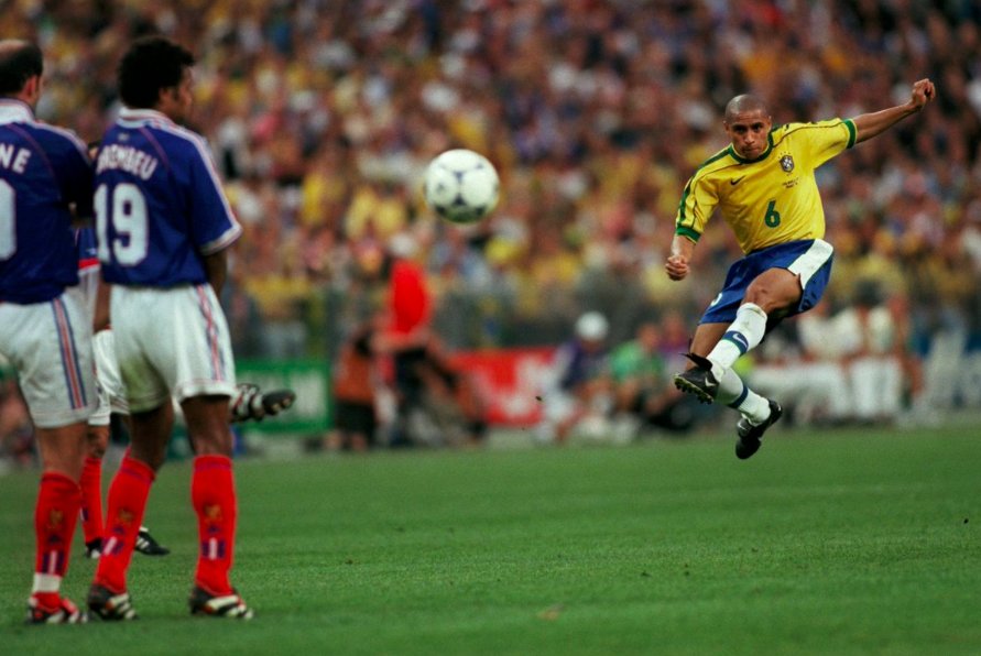  Happy 45th Birthday to Roberto Carlos  Scorer of the greatest free-kick ever? 