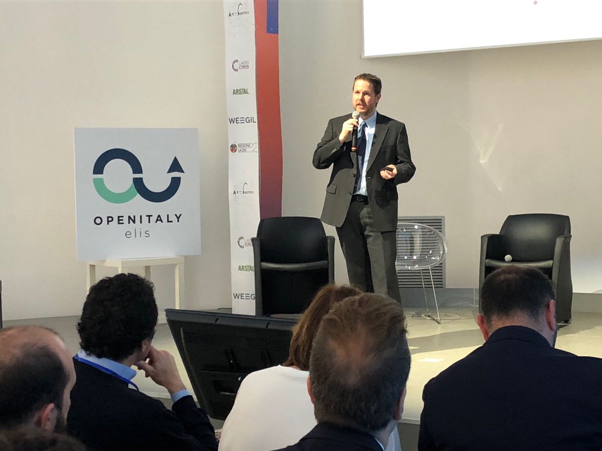 centroELIS's tweet photo. Il primo speech è di @Bogers (University of Copenhagen). Ricerca e opportunità sull'#OpenInnovation ↗
#OpenItalyELIS #RSW18 https://t.co/nT115tl89N