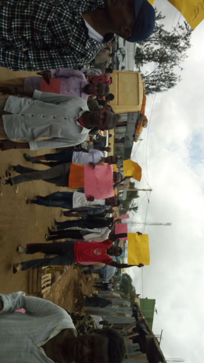 hassansalesa's tweet photo. KPLC offices remained closed and heavily guarded in Moyale as the peaceful demonstration against poor service provisions by @KenyaPower kicks off. @MboyaApollo https://t.co/D6t3dd6PDu