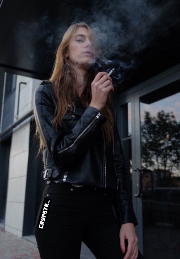 crypstr's tweet photo. Block girl on my mind 🖤 shes a one of a kind 😺 #bitcoin #crypto #fashion https://t.co/sjbaXD5afr