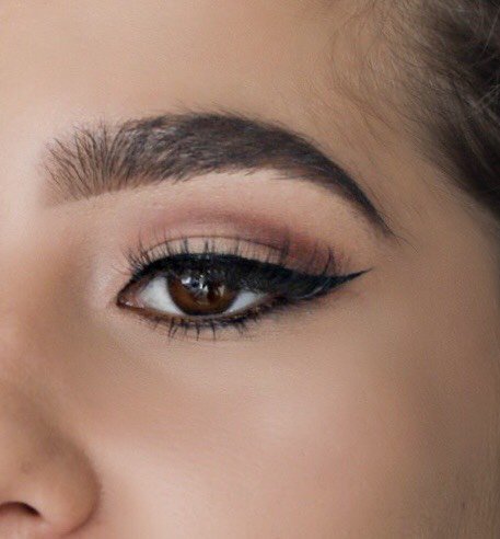 RevlonSA's tweet photo. Our fav @NadiaJaftha shows us how to get some sleek and sassy looks with our new #ExactifyLiquidLiner #ThisIsHowIRoll #BoldLooks https://t.co/ID39pyw9iI https://t.co/0QIw8ZchEH