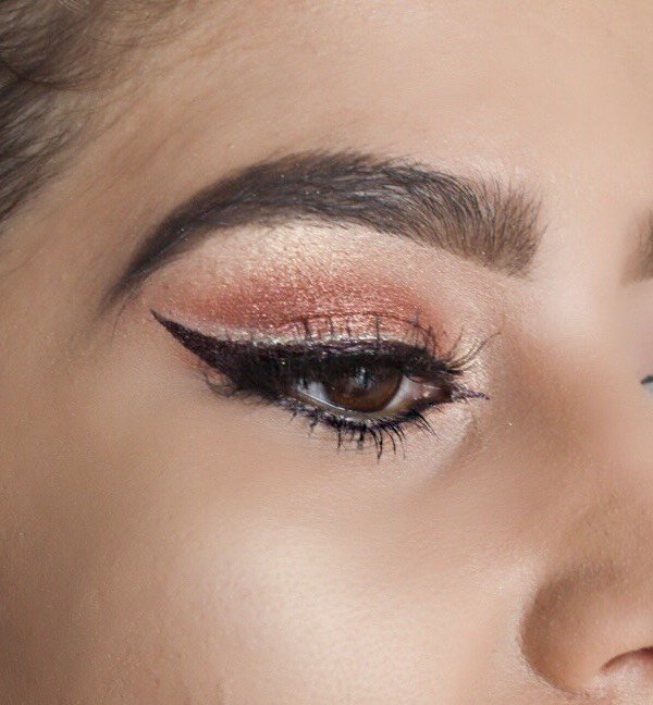 RevlonSA's tweet photo. Our fav @NadiaJaftha shows us how to get some sleek and sassy looks with our new #ExactifyLiquidLiner #ThisIsHowIRoll #BoldLooks https://t.co/ID39pyw9iI https://t.co/0QIw8ZchEH