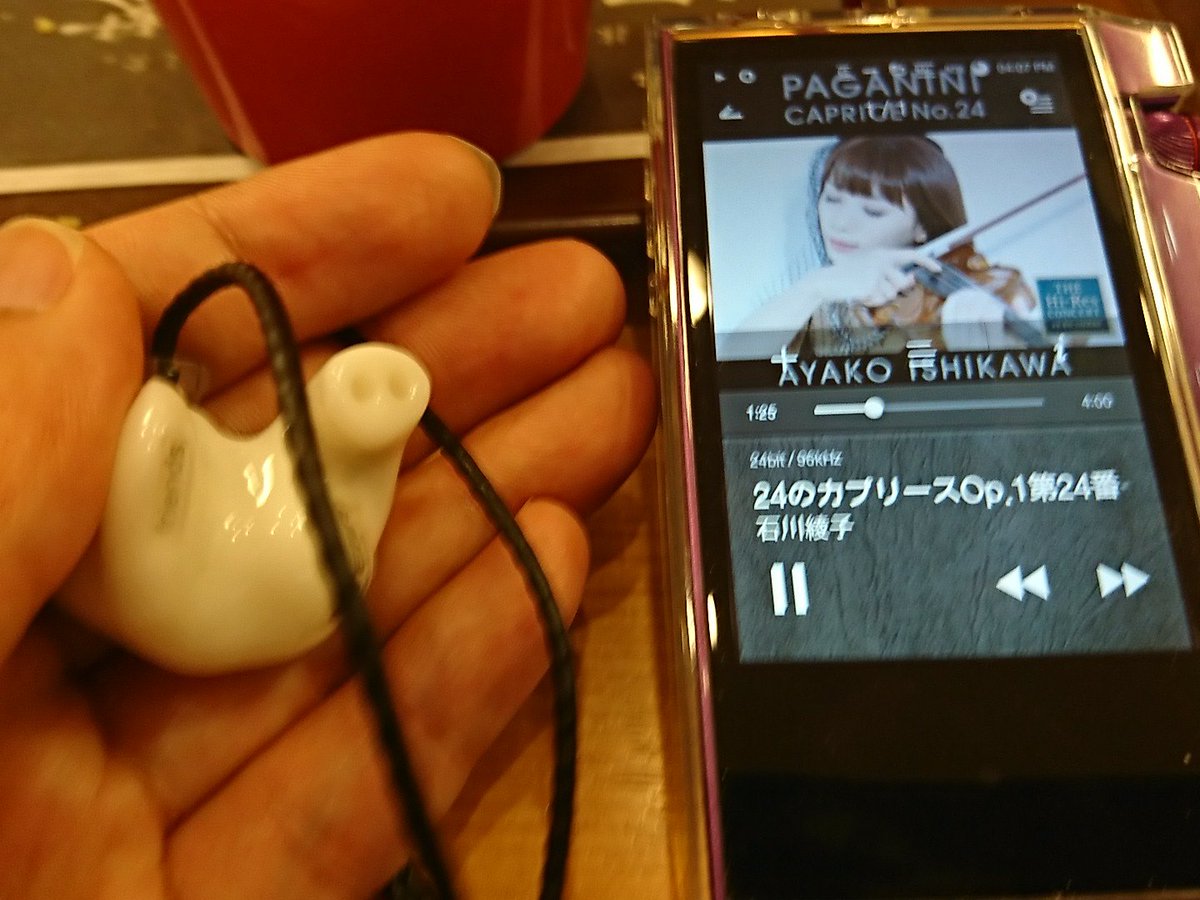 koumetente28's tweet photo. 今日のポタオデタイム。
007に比べ低域中域の太さがしっかり(曲によっては下が主張し過ぎるかも?)。高域も痩せすぎず。しばらくORBultimateで運用かなぁ。
楽曲は先日の関ジャムから石川綾子さんの🎵
#FitEarRoom
#ORBclearforceUltimate
#AK70MKII https://t.co/SrXMsvlY6L