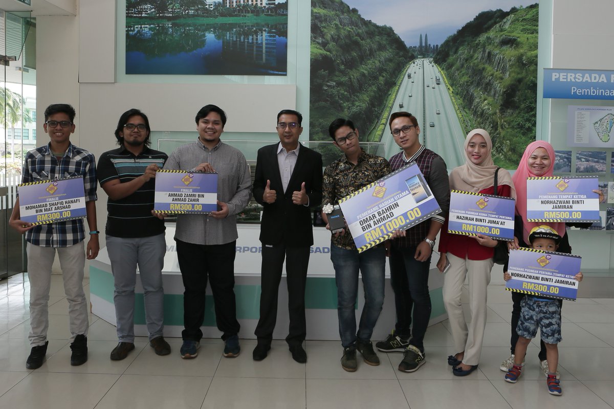 plus2u's tweet photo. TAHNIAH buat semua pemenang Peraduan InstaVideo #PSDL yang telah berlangsung pada 22/12/17-19/01/18. Majlis penyampaian hadiah telah disampaikan oleh Ketua Jabatan Komunikasi Korporat PLUS, En Mohd Nizam bin Ismail di Persada PLUS pada pagi tadi.
#PSDL #PLUSMalaysia https://t.co/Gk1ZLbvBRH