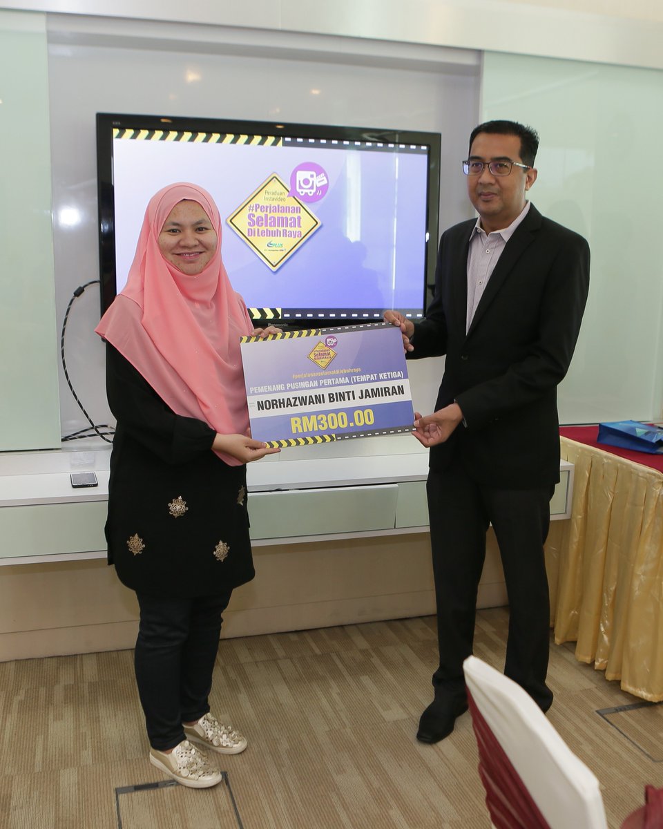 plus2u's tweet photo. TAHNIAH buat semua pemenang Peraduan InstaVideo #PSDL yang telah berlangsung pada 22/12/17-19/01/18. Majlis penyampaian hadiah telah disampaikan oleh Ketua Jabatan Komunikasi Korporat PLUS, En Mohd Nizam bin Ismail di Persada PLUS pada pagi tadi.
#PSDL #PLUSMalaysia https://t.co/Gk1ZLbvBRH