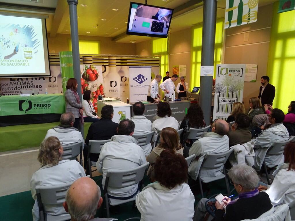 Grupo_Gallego's tweet photo. El viernes pasado participamos en el evento de Córdoba #Olearum colaborando con 👨🏻‍🍳 Dani Garcia Peinado 📸 Por aquí os dejamos algunas fotos de cómo fue el evento #Gastronomia #GrupoGallego #CalidadNatural #Distribuidores #Malaga #Alimentos #Frutas #Verduras #AOVE https://t.co/hq7ohRyv30