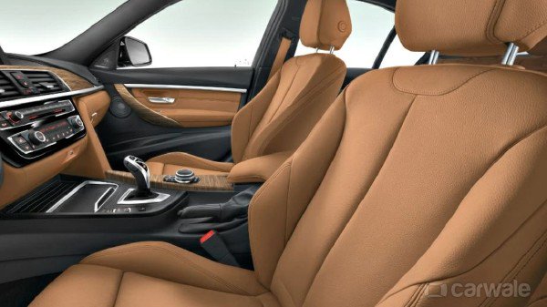 CarWale's tweet image. Enjoy the #PhotoGallery of the @bmwindia #3Series #ShadowEdition: bit.ly/2HlSef7