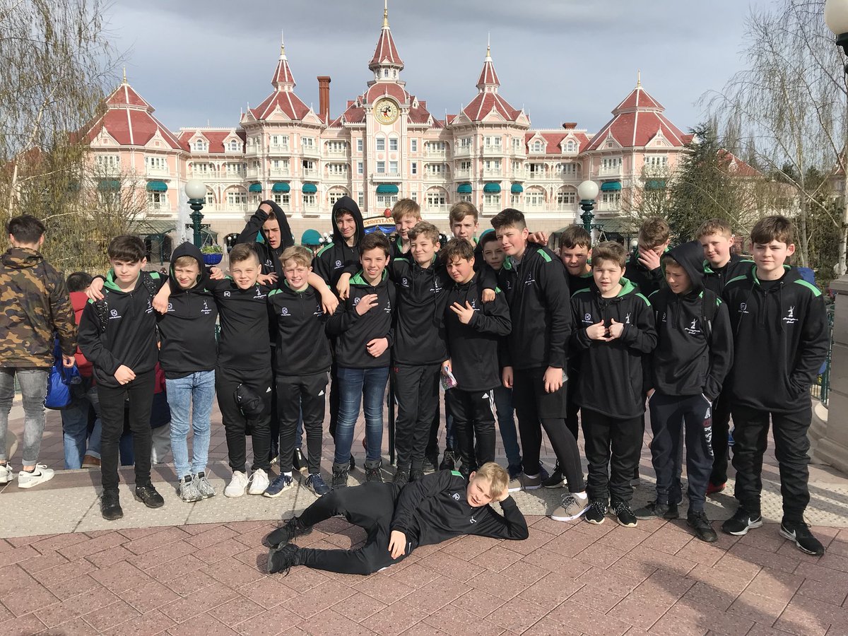 HBKPE_Sports's tweet photo. In the Park the sun has arrived and the Mickey hunt is on! Training later. Masterclasses for the boys to work on yesterdayโs performances. @StudyandSport @HBKYear8 @KrusadaTeamwear #findthemouse #isthatGoofyorOli https://t.co/NBKu6CUn3y