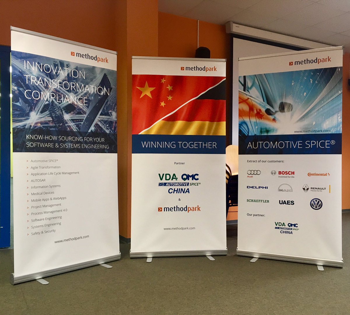 ULSolutionsSIS's tweet photo. Morgen startet die #AutomotiveSYS2018 des #vdaqmc China in Shanghai | Wir sind bereit. Wir haben ein tolles Team & neue, großartige L-Banner vor Ort.. #winningtogether https://t.co/SDssEolgSa