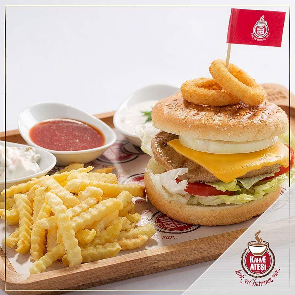 Kahve Ateşi’nde bu lezzet aklınızı başınızdan alacak… 😊 #KöfteBurger #KahveAteşi