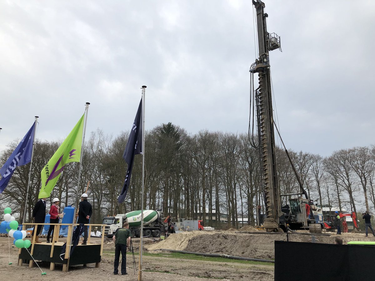 CeesvanderSpek's tweet photo. Inspirerende start bouw van het nieuwe kantoor van Triodos Bank Nederland en Triodos Investment Management. De bouw en ontwikkeling is circulair door @OVGRealEstate @JPvanEesterenBV en architect @rau_architects. Gebouw wordt energieneutraal, remontabel en uit hout opgetrokken! https://t.co/GPaWsSszRN