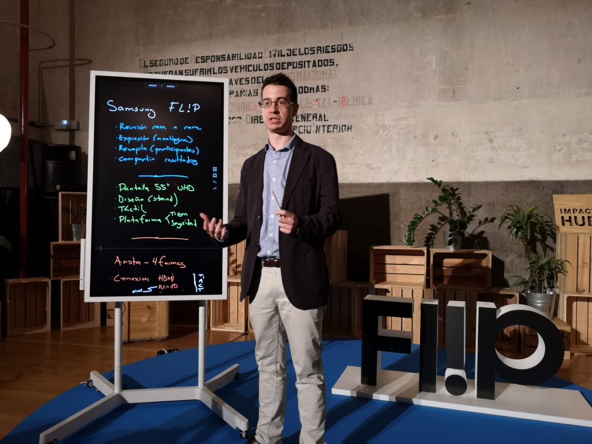 Giz_Tab's tweet photo. #SamsungFlip es la pizarra interactiva de 55 pulgadas que @SamsungEspana propone como alternativa al power point! Cero excusas para dar rienda suelta a la creatividad y productividad en entornos colaborativos de trabajo https://t.co/IPa50woZGY