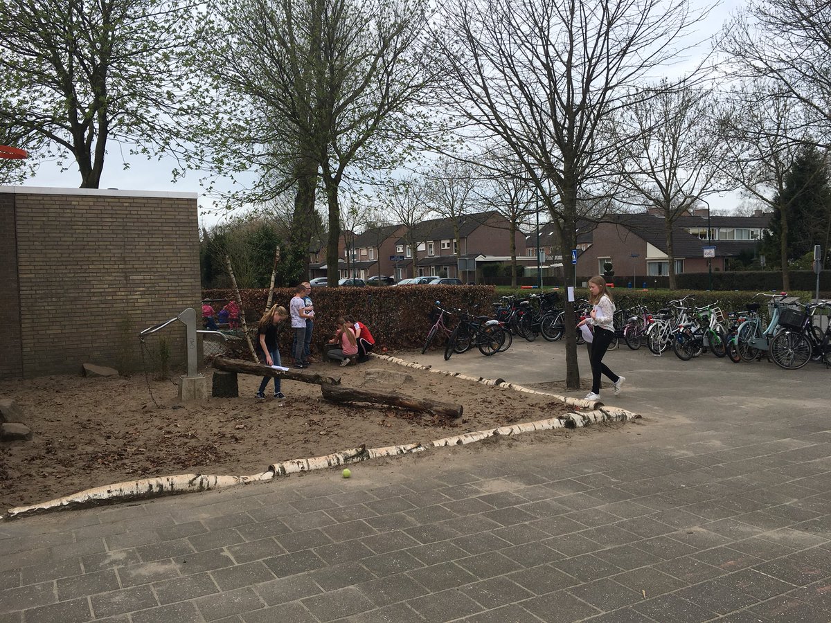 Buiten rekenen en rennen! Hoge betrokkenheid op <a href="/bshetMolenveld/">bs Het Molenveld</a> @SAAMscholen