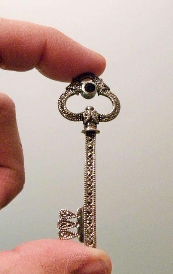 fieldsofvintage's tweet photo. Vintage #SterlingSilver #Marcasite & Onyx #Key #KEYBrooch #KEYPin #SilverKey #LapelPin https://t.co/StnVPSitYj #ESTY #MOTHERSDAY https://t.co/QdltWdlELr