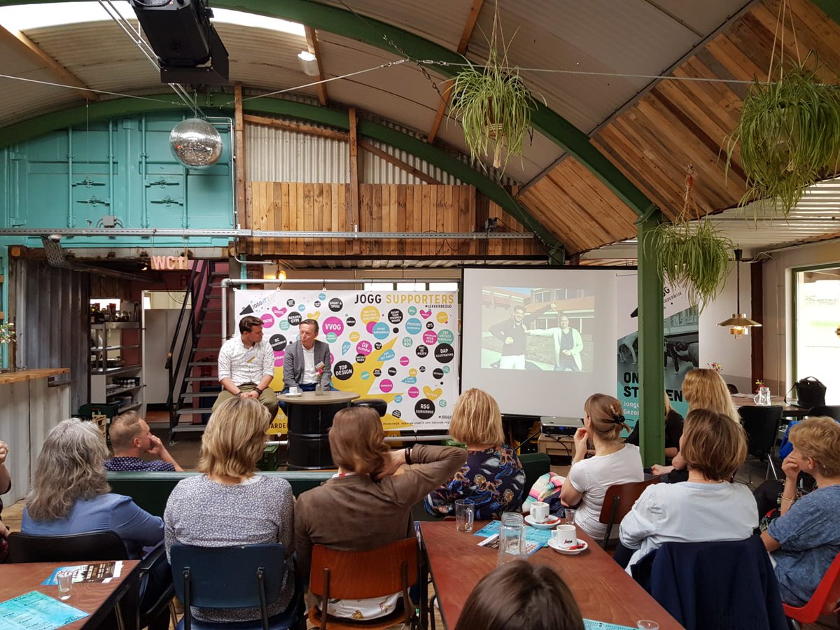 Gisteravond was het jaarlijkse netwerkbijeenkomst van <a href="/JOGGHarderwijk/">JOGGHarderwijk</a> in Walhalla. Het Café stond vooral in het teken van ontmoeten en kletsen. <a href="/HealthySisterNL/">Healthy Sisters</a> waren de gastsprekers van de avond. JOGG is een initiatief van stichting Jongeren Op Gezonde Gewicht.