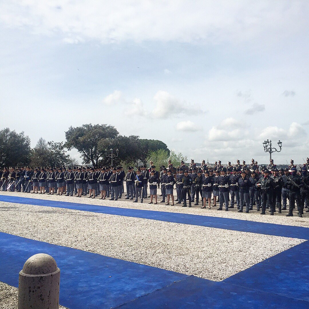 FiammeOroRugby's tweet photo. Siamo atleti, ma soprattutto poliziotti e oggi è la nostra #Festa!
Buon 166° #AnniversarioPolizia a tutti noi e a tutti voi!
#essercisempre #noisiamolefiamme #polizia #fiammeorofamily #giornospeciale @poliziadistato @Federugby https://t.co/PgM5qDfLjw