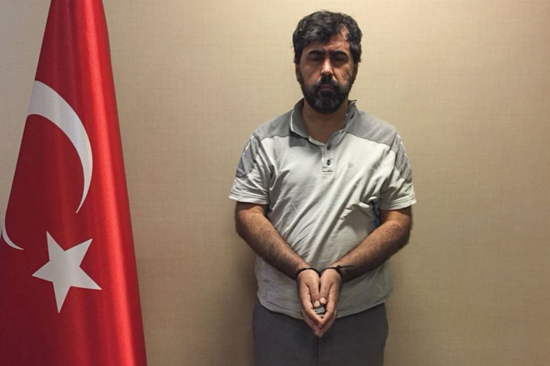 thepatrontr's tweet photo. Fetullahçı Terör Örgütü’nün (FETÖ) Orta Afrika ülkesi Gabon’daki yapılanmasına yönelik operasyon düzenledi. MİT tarafından örgütün 3 kritik ismi gözaltına alındı. https://t.co/O6o924QjuB