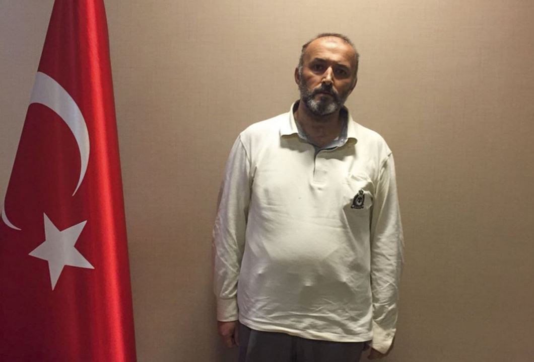 thepatrontr's tweet photo. Fetullahçı Terör Örgütü’nün (FETÖ) Orta Afrika ülkesi Gabon’daki yapılanmasına yönelik operasyon düzenledi. MİT tarafından örgütün 3 kritik ismi gözaltına alındı. https://t.co/O6o924QjuB
