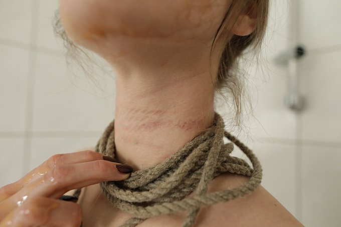 I like tight neck bondage ;-) https://t.co/IGFXDdjjHl #bondage #latex #bdsm #vikalita #vika_lita #skinny<a href="/tag/bondage"class="tags">#bondage</a><a href="/tag/bdsm"class="tags"><span>#bdsm</span></a><a href="/tag/sex"class="tags"><span>#sex</span></a><a href="/tag/latex"class="tags"><span>#latex</span></a><a href="/tag/skinny"class="tags"><span>#skinny</span></a><a href="/tag/skinnygirl"class="tags"><span>#skinnygirl</span></a><a href="/tag/nude"class="tags"><span>#nude</span></a><a href="/tag/deepthroat"class="tags"><span>#deepthroat</span></a>