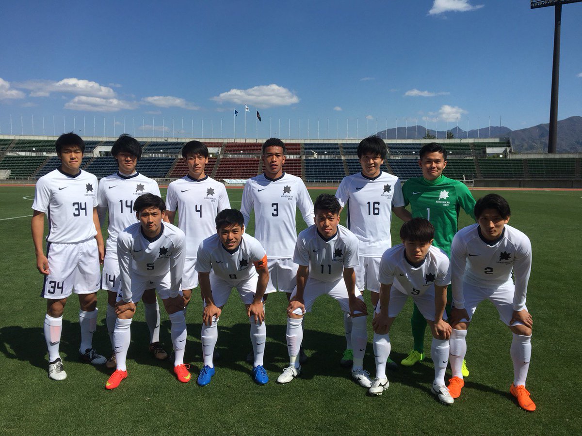 国士舘大学サッカー部 News 新ユニフォームお披露目 すでにご存じの方もいらっしゃるとは思いますが 選手が着用している ユニフォームが 今シーズンより新しくなりました 選手のプレーと新しくなったユニフォームにもご注目ください 写真は新