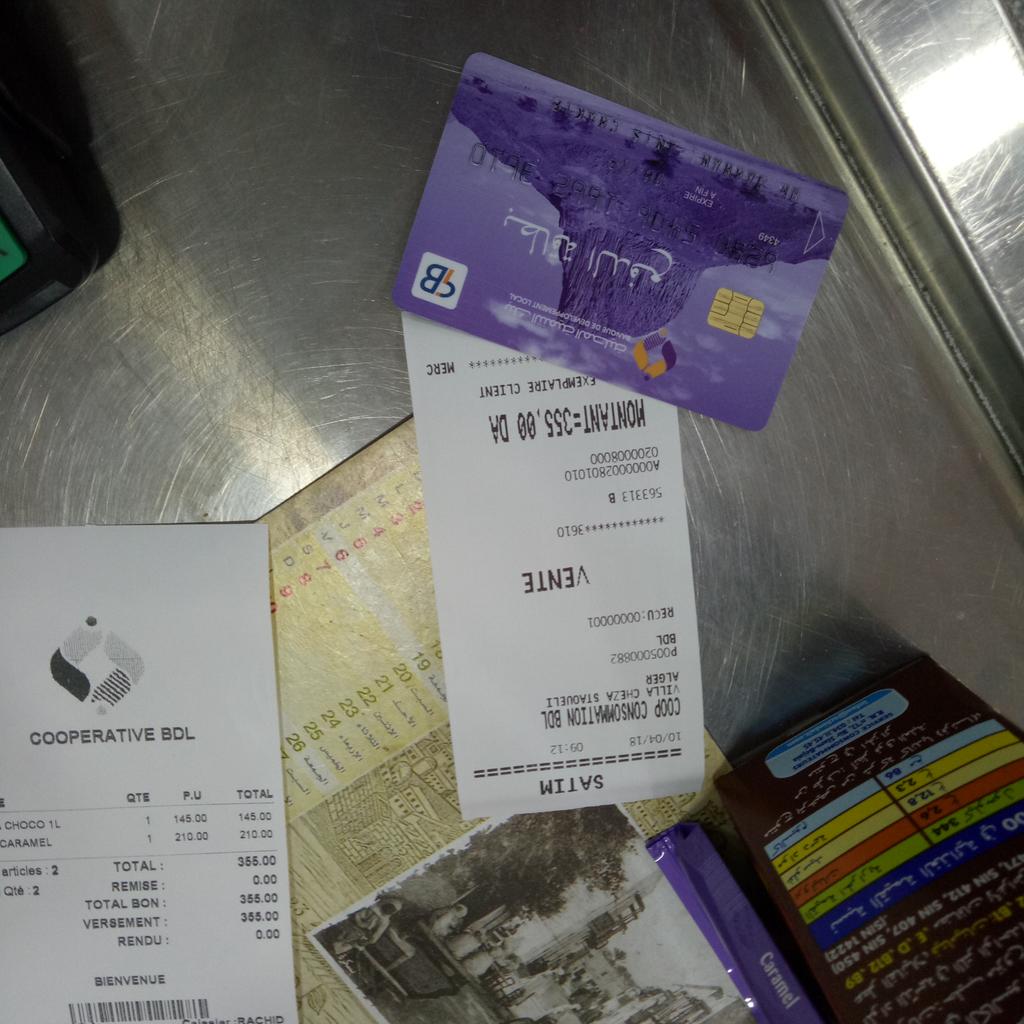 Dahmanianis77's tweet photo. Un plaisir de régler ses achats à la superette #BDL #Staoueli par carte #CIB #TPE #DDPE. 💪💪💪 Contribuons tous au développement du paiement èlèctronique . https://t.co/zGE19I20e8