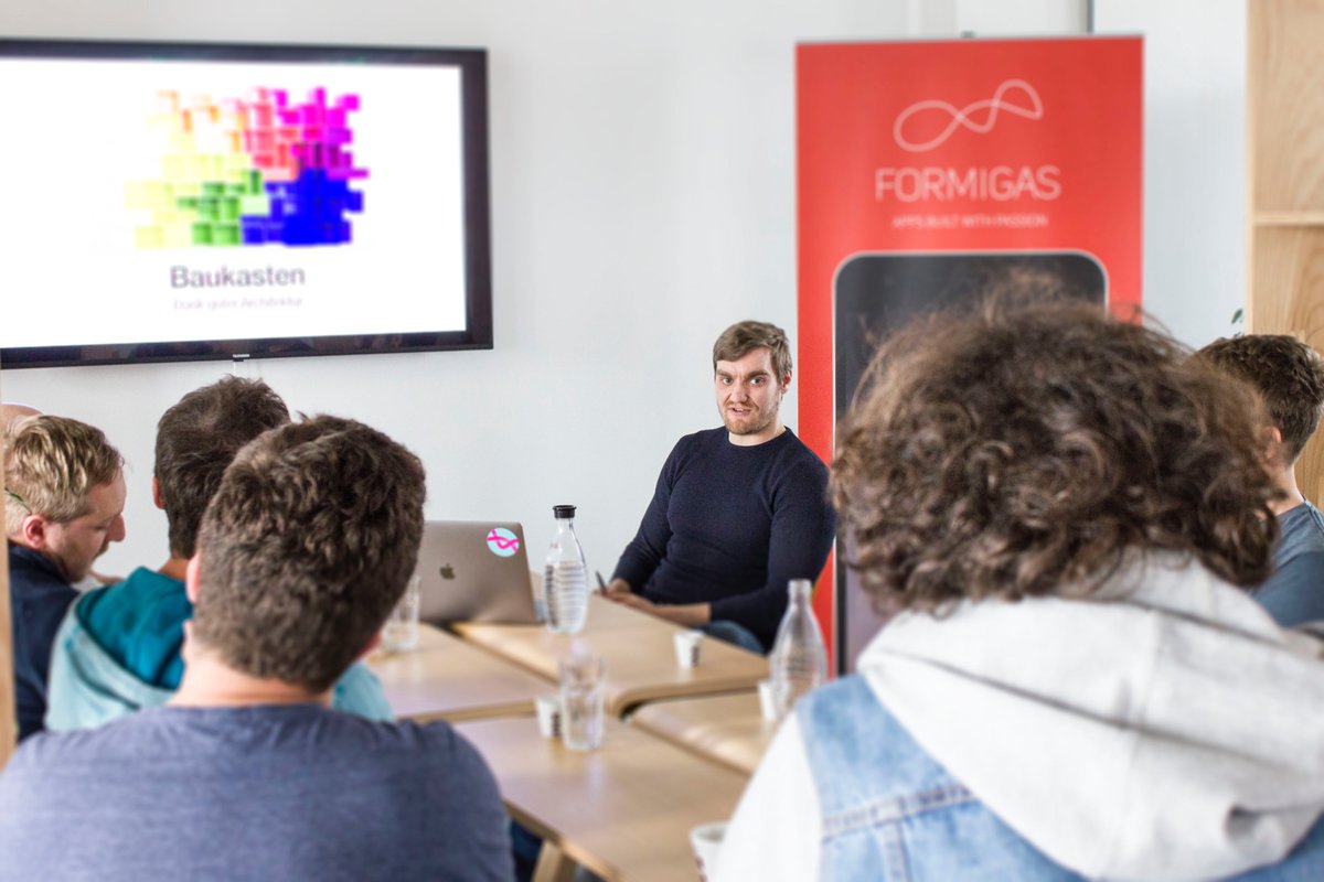 formigas's tweet photo. Chitin &amp; LottoKit - die C++ Frameworks!
In ihrem CraftTalk stellten Benny und Marcio gestern dem Formigas Team die selbst entwickelte plattformunabhängige Technik hinter Clever Lotto vor. #Teamwork #AppEntwicklung #Wissenstransfer #CrossPlatform #Native #C++ #Crafttalk https://t.co/i1gMUvrVMK