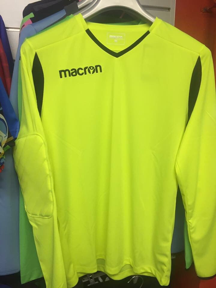 macronstorestoke tweet media