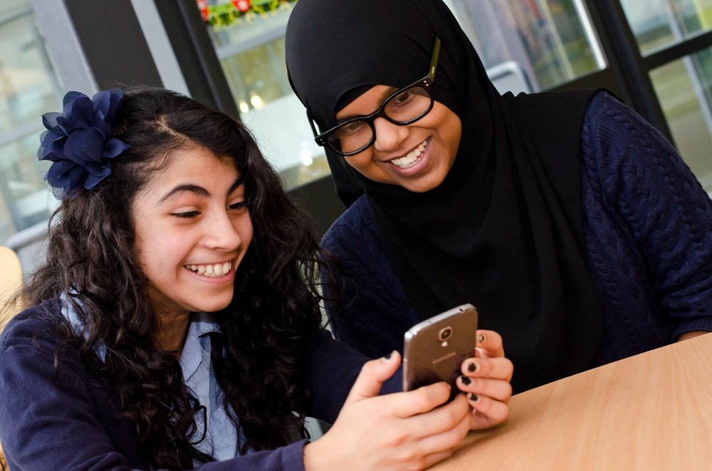 HMRICP's tweet photo. Keeping young people healthy with a text. A text message support service has allowed local @PennineCareNHS  nurses to support up to 229 young people in Heywood, Middleton and Rochdale. Read all about it in the spring edition of livin' it! here https://t.co/ooKCS6tXTe https://t.co/W8mI8abxB2