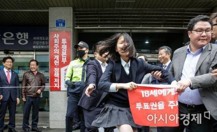 홍준. 김문ㅅ. 웃음이 나오나. ㅆㅂ