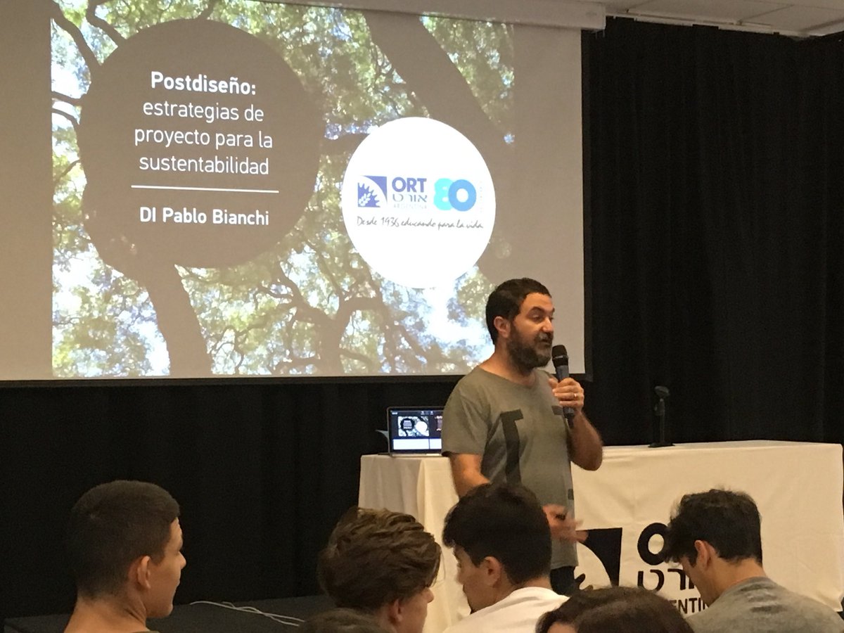 ORTArgentina's tweet photo. El diseñador industrial Pablo Bianchi brinda una charla sobre “Postdiseño” para los alumnos de 6to. año de #DiseñoORT https://t.co/MwcesH0FDb