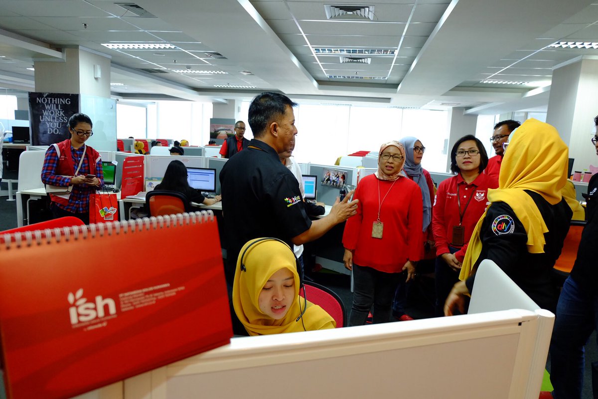 TselArea2's tweet photo. EVP Area Jabotabek Jabar Ririn Widaryani melanjutkan Safari Registrasi sekaligus market visit&amp; kunjungan ke Call Center Telkomsel di INFOMEDIA Bandung.
•
Selain itu beberapa outlet dan Mitra AD Telkomsel di wilayah Branch Bandung,mendapat kunjungan langsung bersama management. https://t.co/daYLD1JA9F