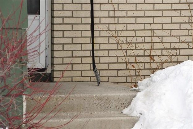 WR_Record's tweet photo. Hockey stick tributes pour in for #HumboldtBroncos crash victims https://t.co/qC90oLsug8 #putyourstickout https://t.co/8OT2lcY73s