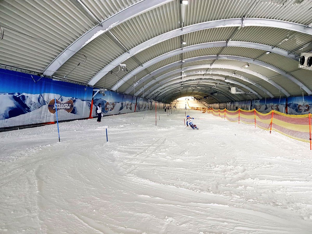 SRDteamNL's tweet photo. Gisteren hebben we laatste reguliere training @SnowWorldNL Zoetermeer gehad. BEDANKT SnowWorld namens SRD, onze ski-racers en coach/trainers voor de samenwerking 🤝 afgelopen seizoen! Op naar nieuw seizoen #20182019 #wedstrijdskiënbegintinNL #instroomprogramma #talententeam #TH https://t.co/bcOVIS5jBa