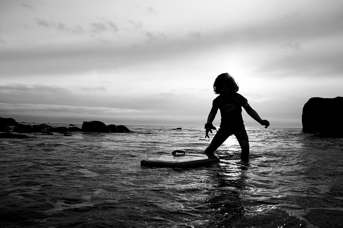 2point8_photos's tweet photo. Day 4 of the 2018 Cold Coast Games (Lendalfoot, South Ayrshire, Scotland). Gold medal goes to daughter No. 3 for freestyle Boogie Board. #alternativegames https://t.co/ZPlaD1LFKh